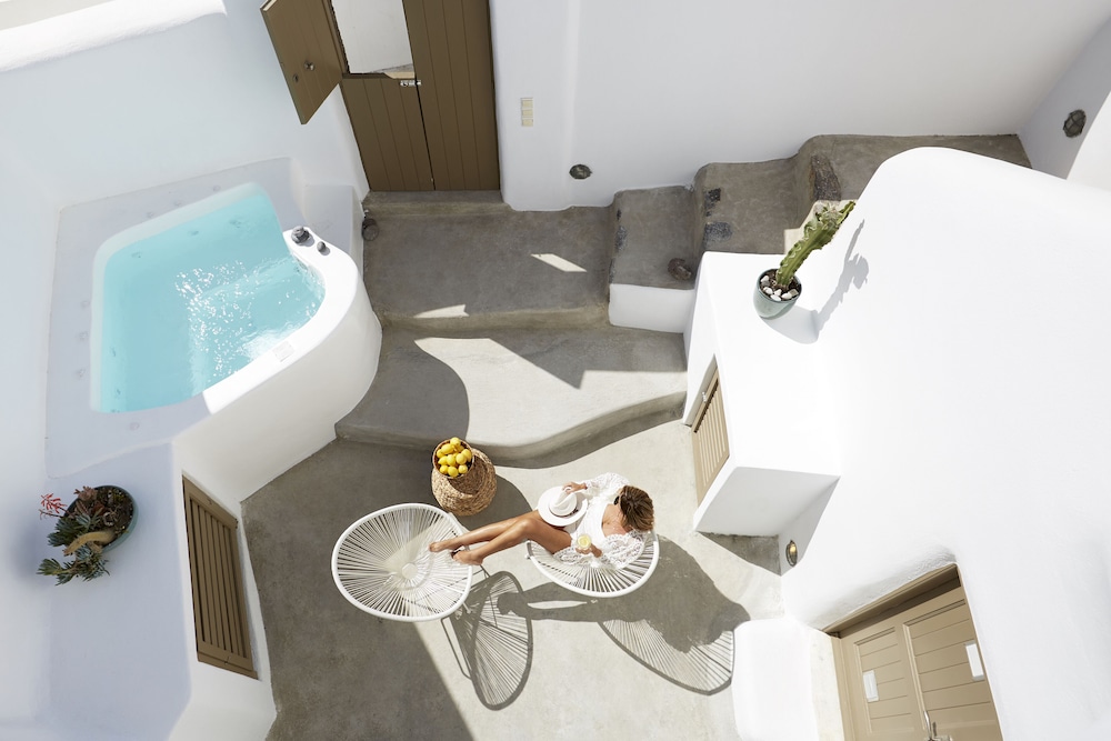 The Small Architect's House — 4-Star Luxury Hotel in Pyrgos, Greece