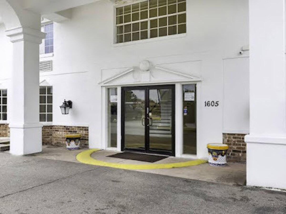 Travelodge By Wyndham Lafayette - photo 7