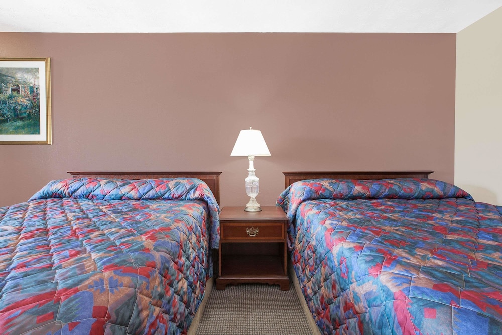 Knights Inn Grand Blanc - photo 9