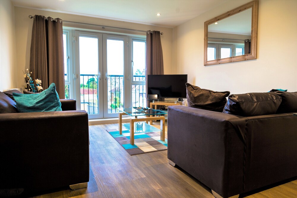 Heathrow Living Serviced Apartments by Ferndale — 4-Star Luxury Hotel in Staines, United Kingdom