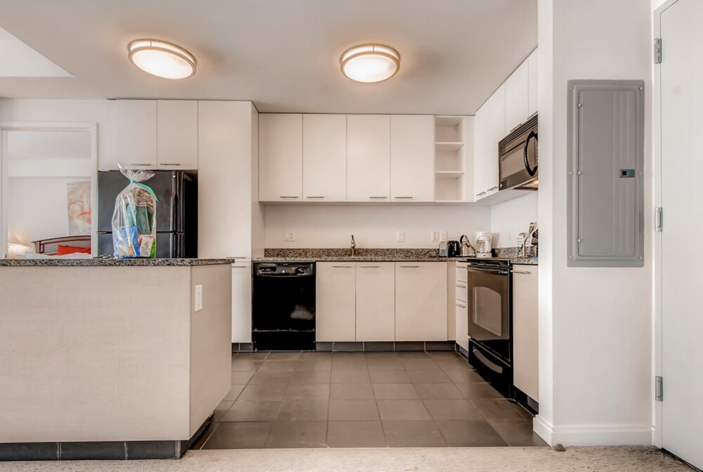 Global Luxury Suites at Kendall Square - photo 12