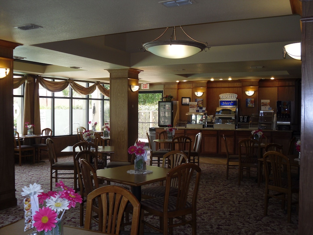 Holiday Inn Express Hotel & Suites Mission McAllen Area by IHG - photo 41