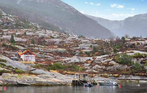 Cozy Home In Masfjordnes With Sauna — 4-Star Luxury Hotel in Masfjorden, Norway
