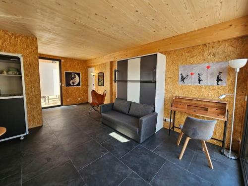 Studio Independant Avec Terrasse - carbon neutral hotel in Le Pecq