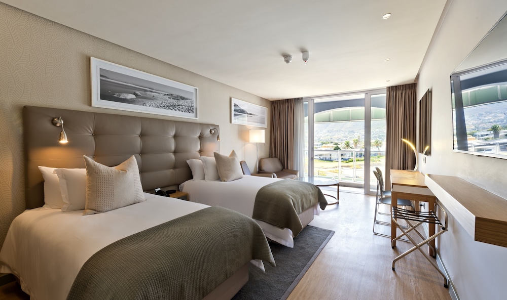 Krystal Beach Hotel — hotel in Cape Town