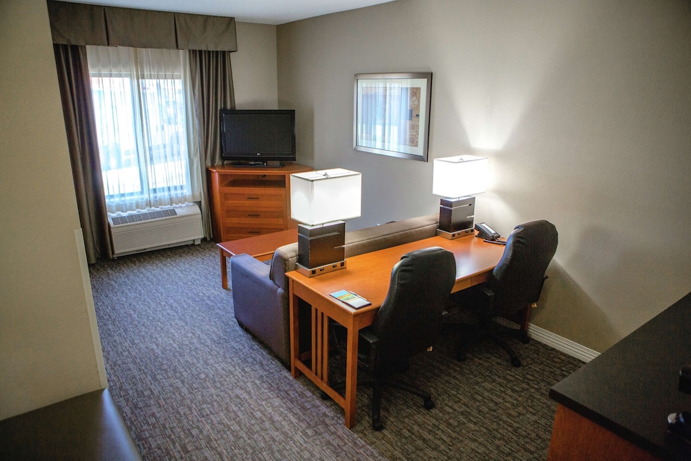 Hampton Inn Mitchell - photo 13