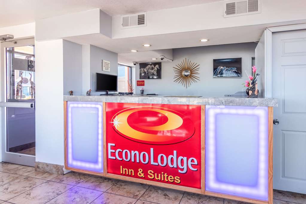Econo Lodge Inn & Suites Georgia - photo 4