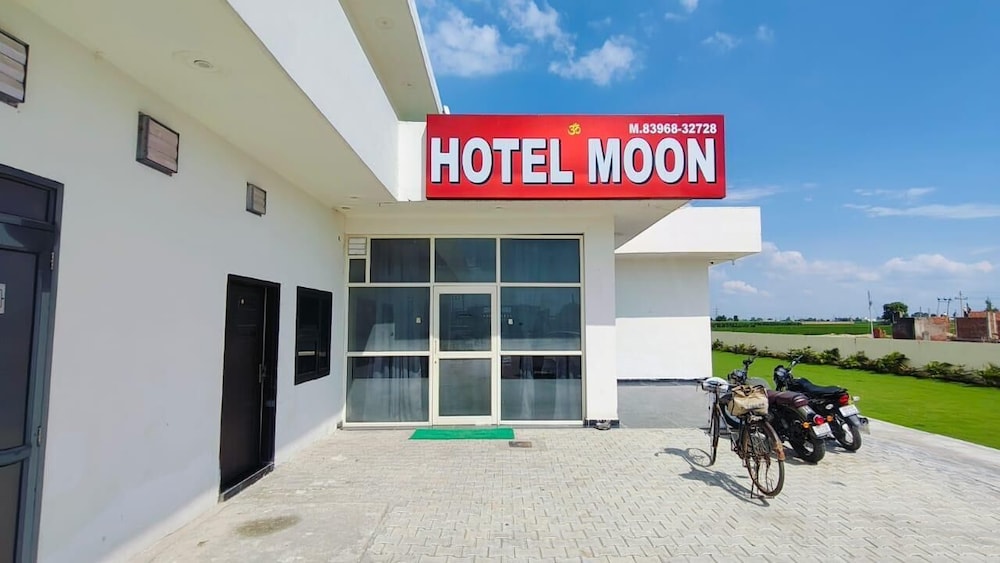 Hotel Moon Near Bus Stand Panipat in Panipat, India