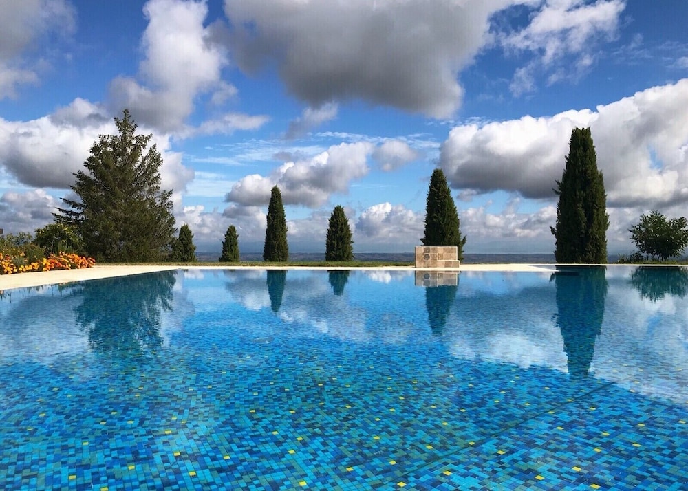 Borgo Poggio Bianco — 4-Star Luxury Hotel in Sarteano, Italy
