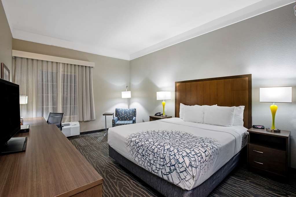 La Quinta Inn & Suites by Wyndham Manteca Ripon - photo 14