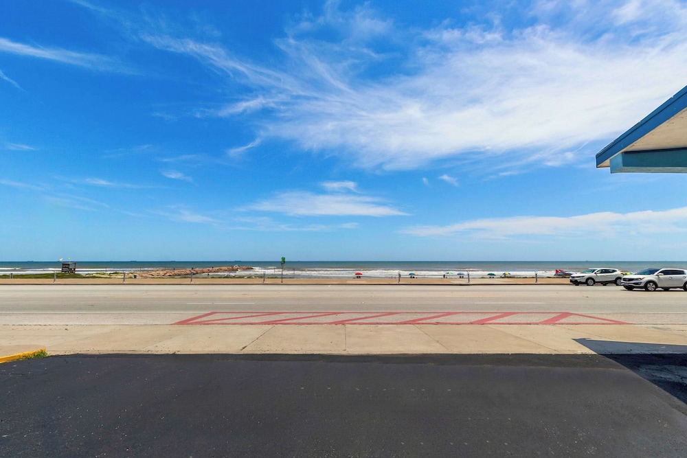 Econo Lodge Galveston Seawall TX - photo 40