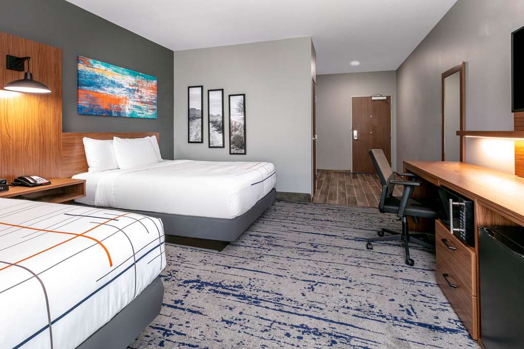 La Quinta Inn & Suites by Wyndham Jacksonville TX - photo 15