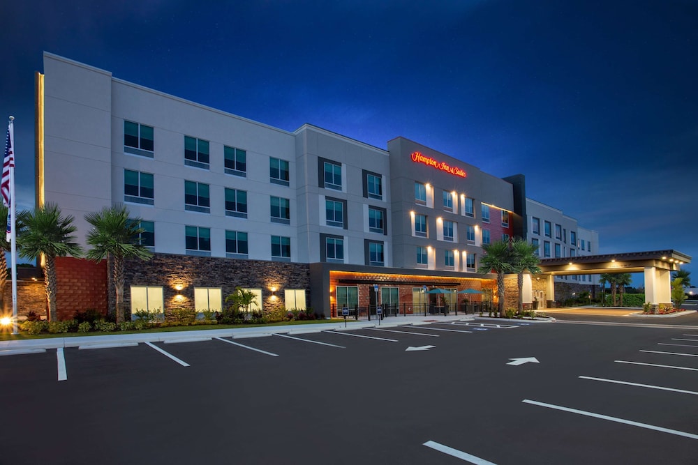 Hampton Inn & Suites North Port - photo 36