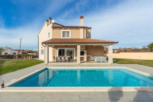 Villa Magica — 4-Star Luxury Hotel in Marcana, Croatia