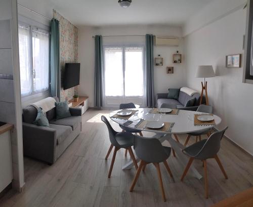 A 2 Pas de la Plage Et de la Base Nature in Frejus, France