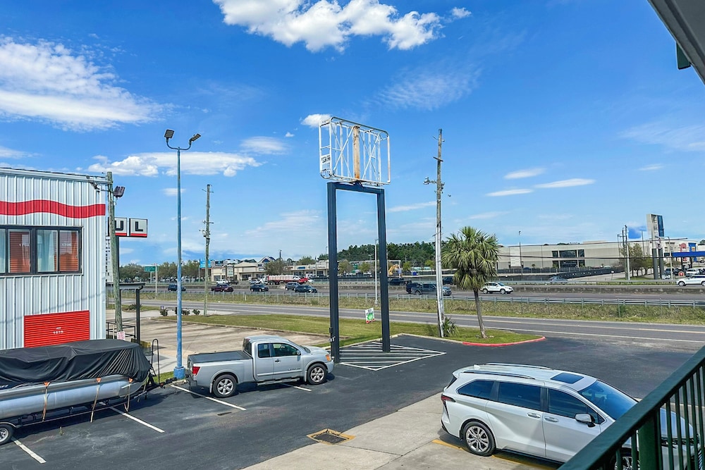 OYO Hotel Mobile AL I 65 at Airport Blvd - photo 101