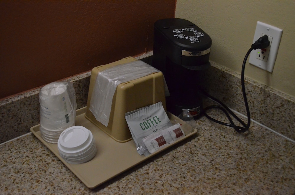 Hill Country Inn & Suites - photo 8