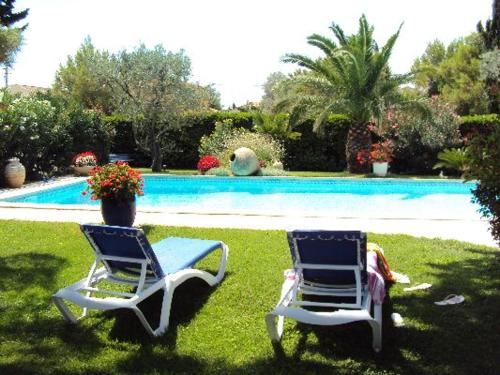 Holiday Home Lotissement Des Tilleuls — 4-Star Luxury Hotel in Orange, France