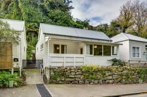 Central Cottage Napier Holiday Home — 4-Star Luxury Hotel in Napier, New Zealand