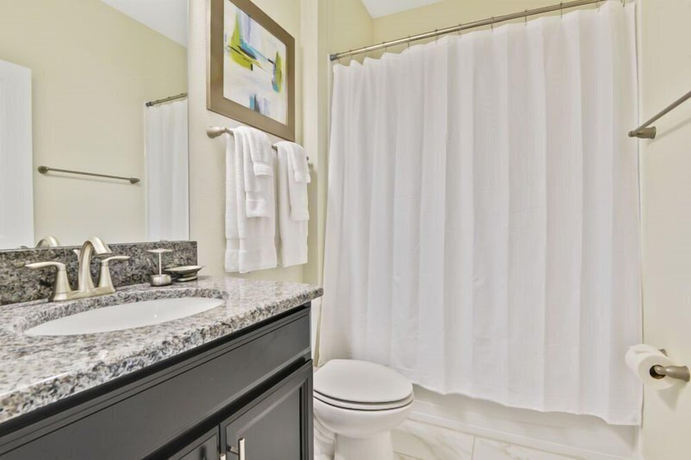Amazing Pool Home with Spa and Game Room 1588TL — 4-Star Luxury Hotel in Davenport, United States