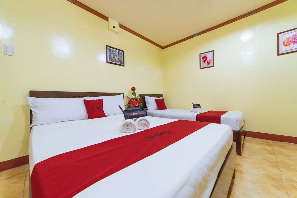 RedDoorz near Golden Sarok Shrine in Kalibo (Poblacion), Philippines