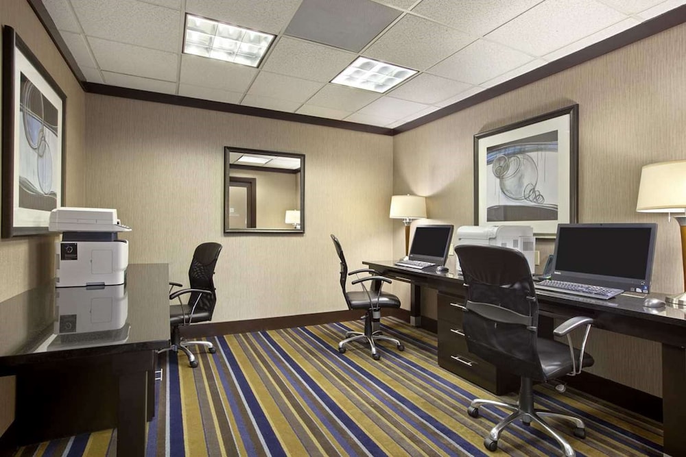 Hampton Inn by Hilton St. Louis Airport - photo 78