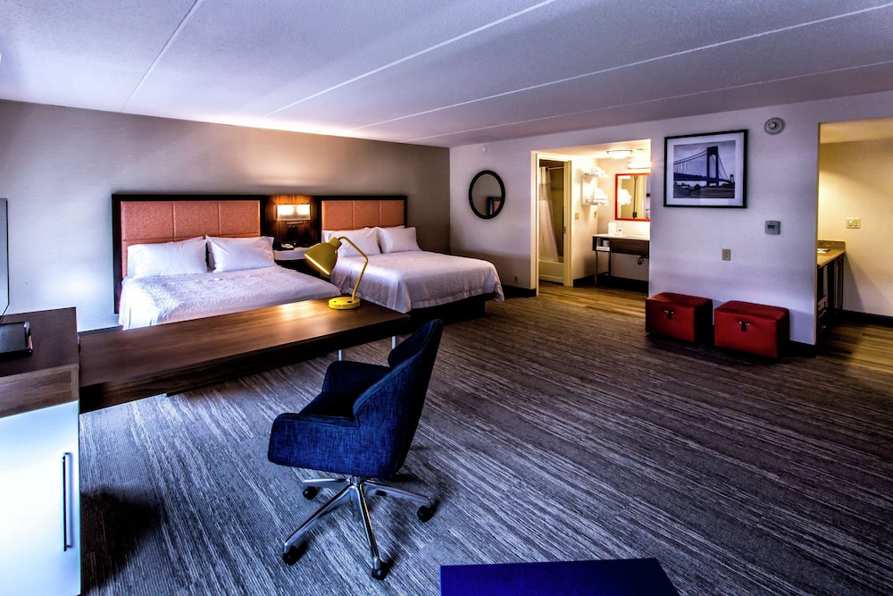 Hampton Inn & Suites Staten Island - photo 24