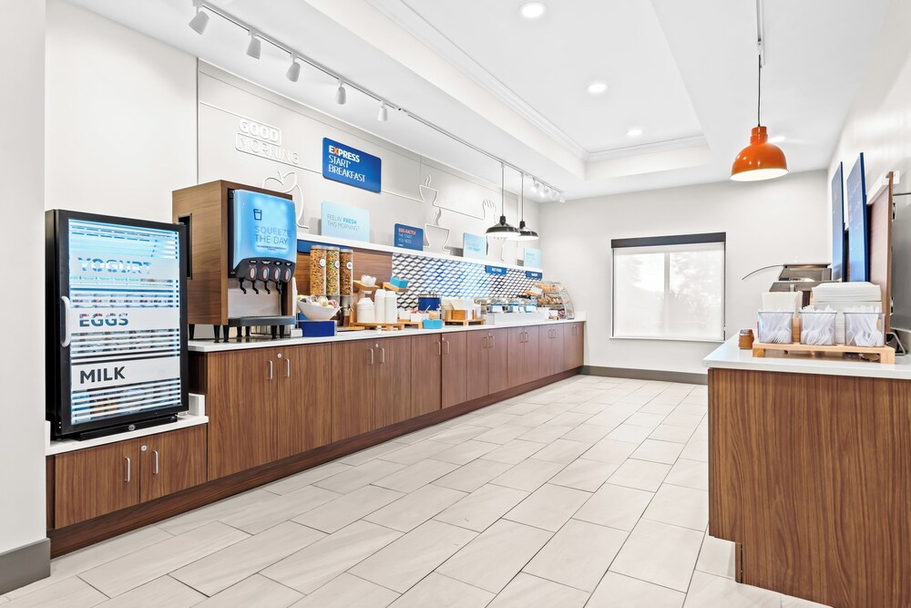 Holiday Inn Express Washington Court House an IHG Hotel - photo 41