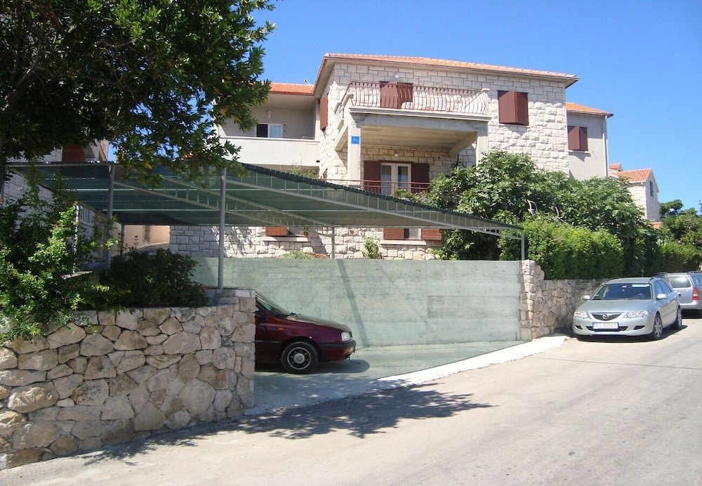 Niksa 10 m From Beach A2 Zeleni in Postira, Croatia