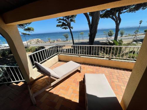 Au Bord de Mer a Hyeres Les Palmiers in Hyeres, France