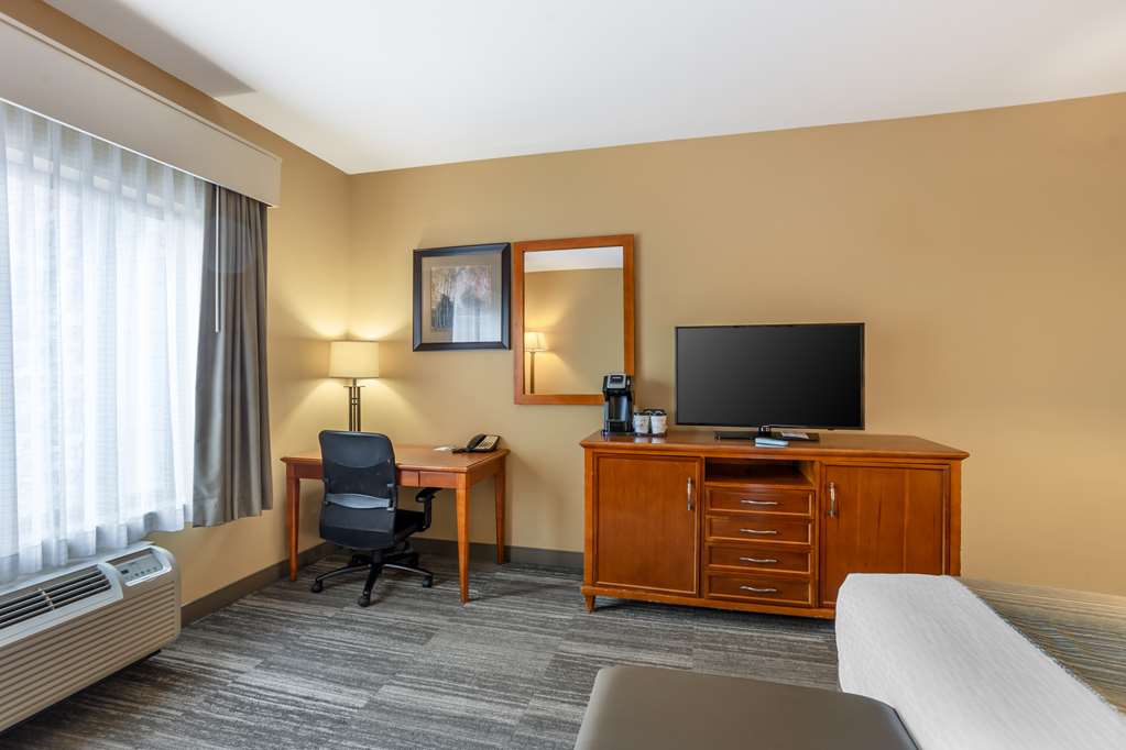 Best Western Plus University Park Inn & Suites - photo 23