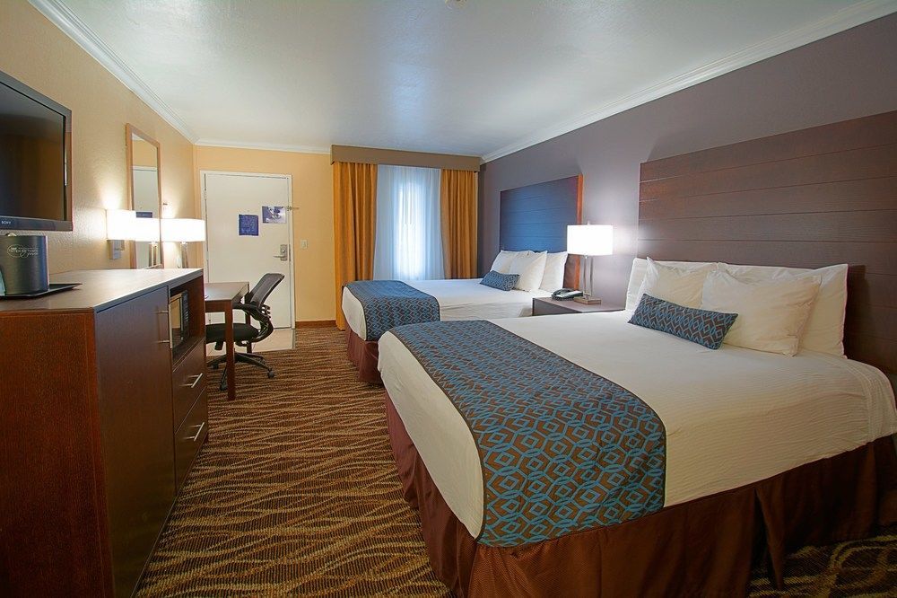 Tempe Phoenix Airport InnSuites at the Mall Hotel - photo 14