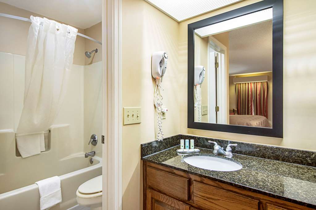 Quality Inn Thomaston - photo 17