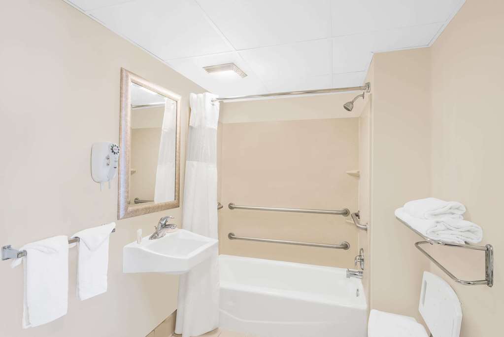 Days Inn by Wyndham Springfield Phil.Intl Airport - photo 13