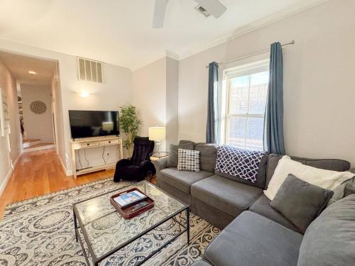Brookline Village Central Air 2B Near Longwood — hotel in Brookline