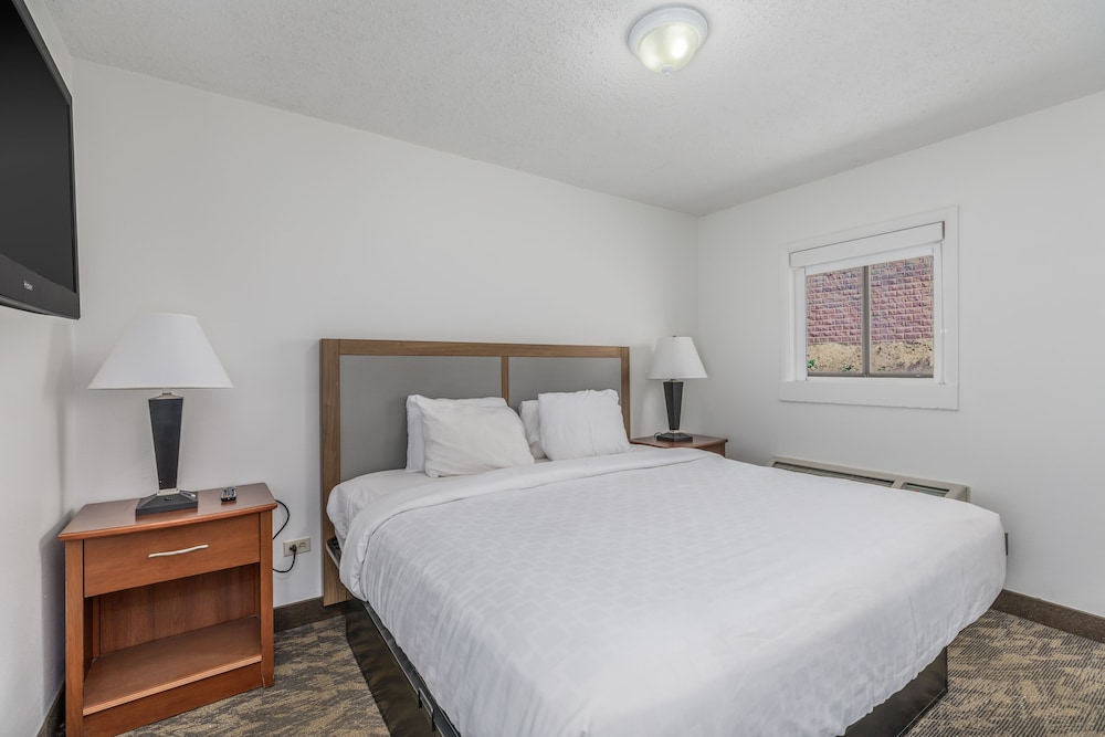 Crossroads Inn & Suites - photo 10