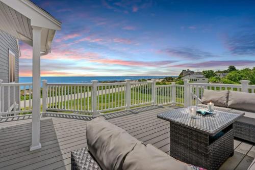 The Sunrise Deck Ocean Views Private Deck — 4-Star Luxury Hotel in Rye, United States