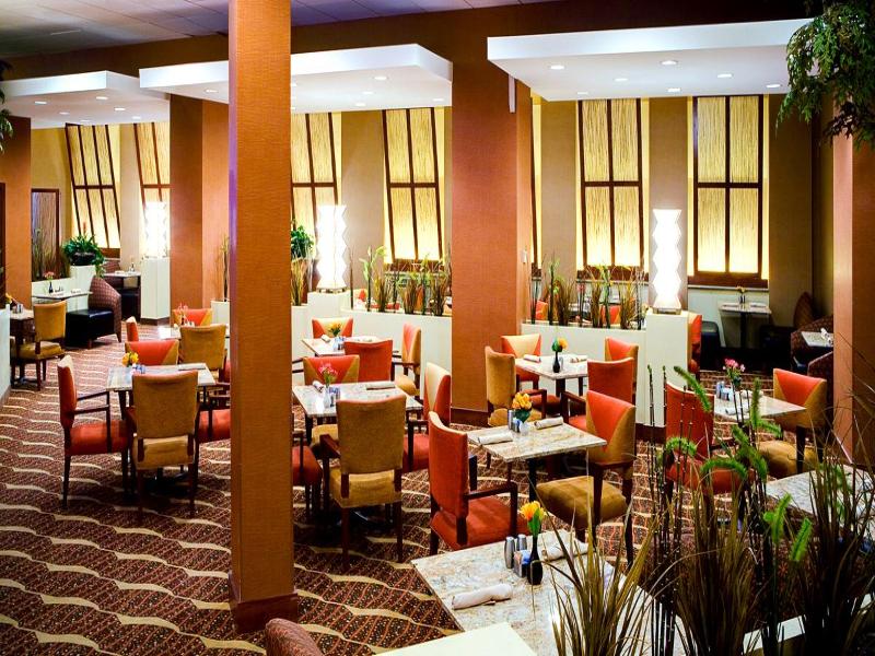 Crowne Plaza River Oaks