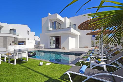Villa Clio 3bed All En suite with Private Pool — 4-Star Luxury Hotel in Paralimni, Cyprus