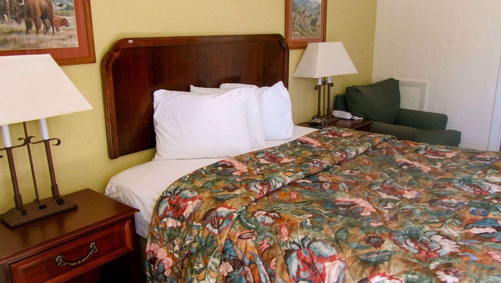 Arrowhead Motel Gillette - photo 8