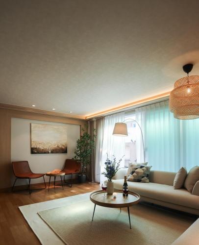 Mangwon local market 5mins Hongdae Airport Bus Hanriver park 10mins 10ppl Big family house 마포레스트 — 4-Star Luxury Hotel in Seoul, South Korea