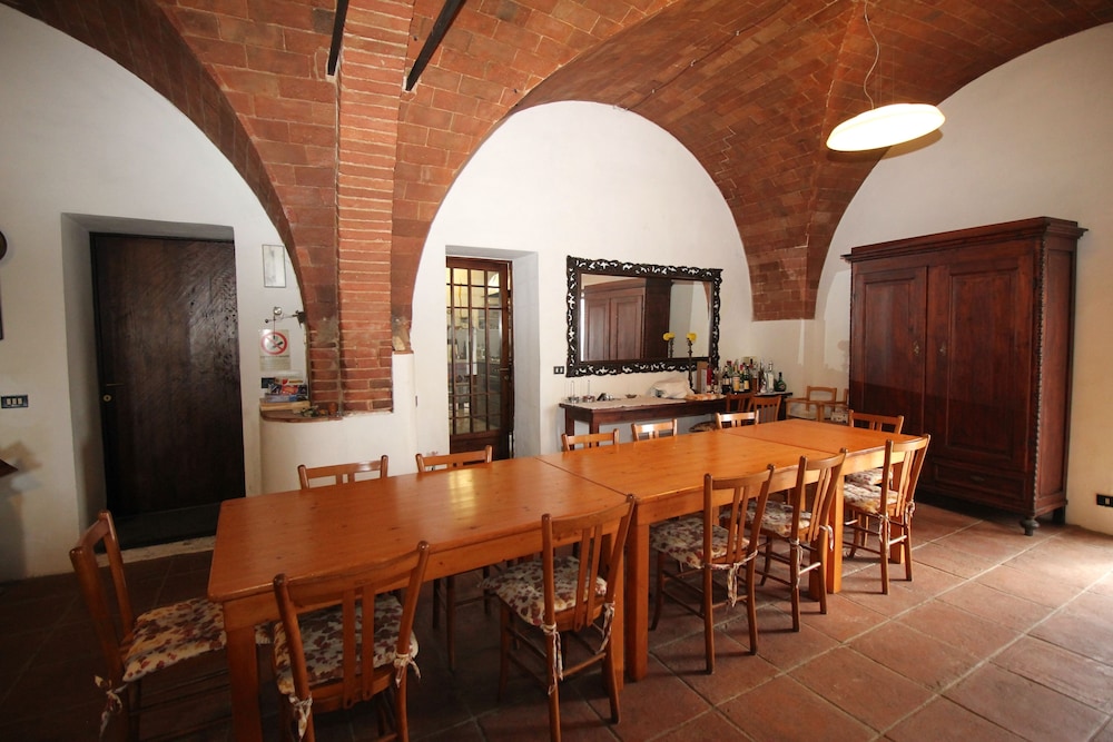 Albergo Montechiari in Palaia, Italy