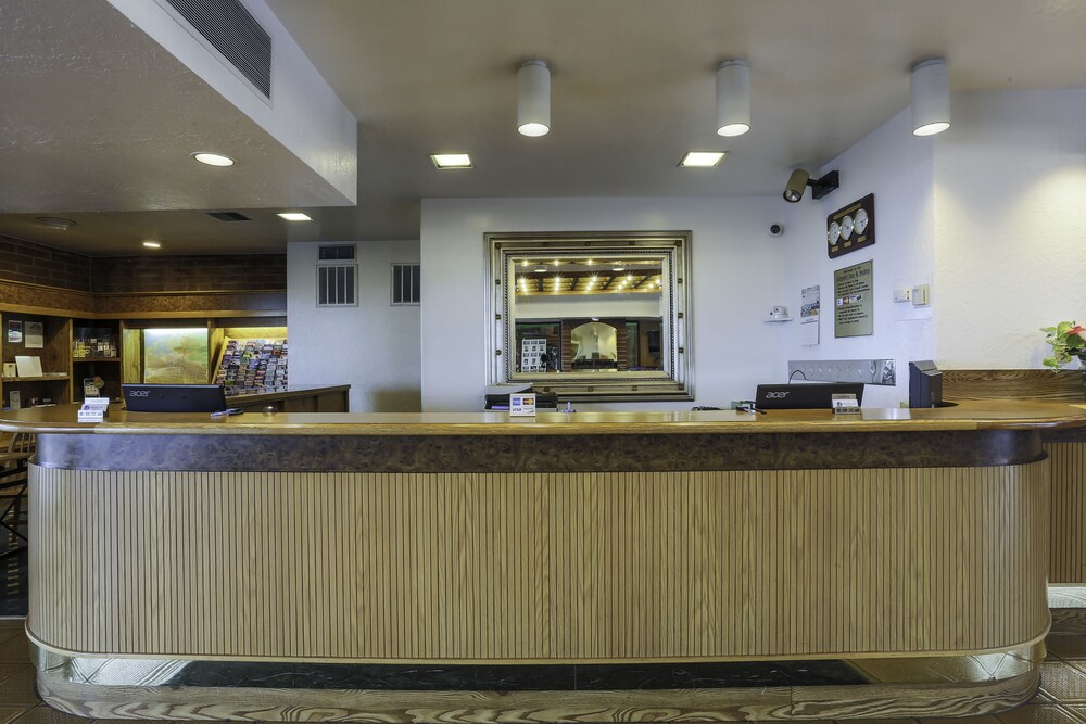 Airport Inn Hotel - photo 5