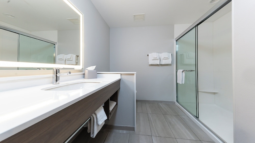 Holiday Inn Express & Suites Ridgecrest China Lake by IHG - photo 8