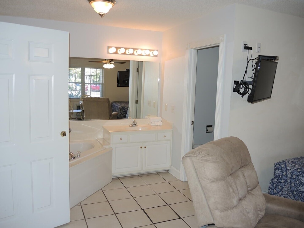 Golf Resort Studion Villa 1202l in the Heart of NC Seafood Country by Redawning - photo 17