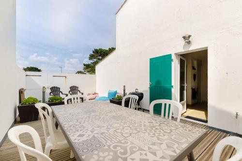 Maison 3 chambres terrasse et piscine — 4-Star Luxury Hotel in Bretignolles-Sur-Mer, France
