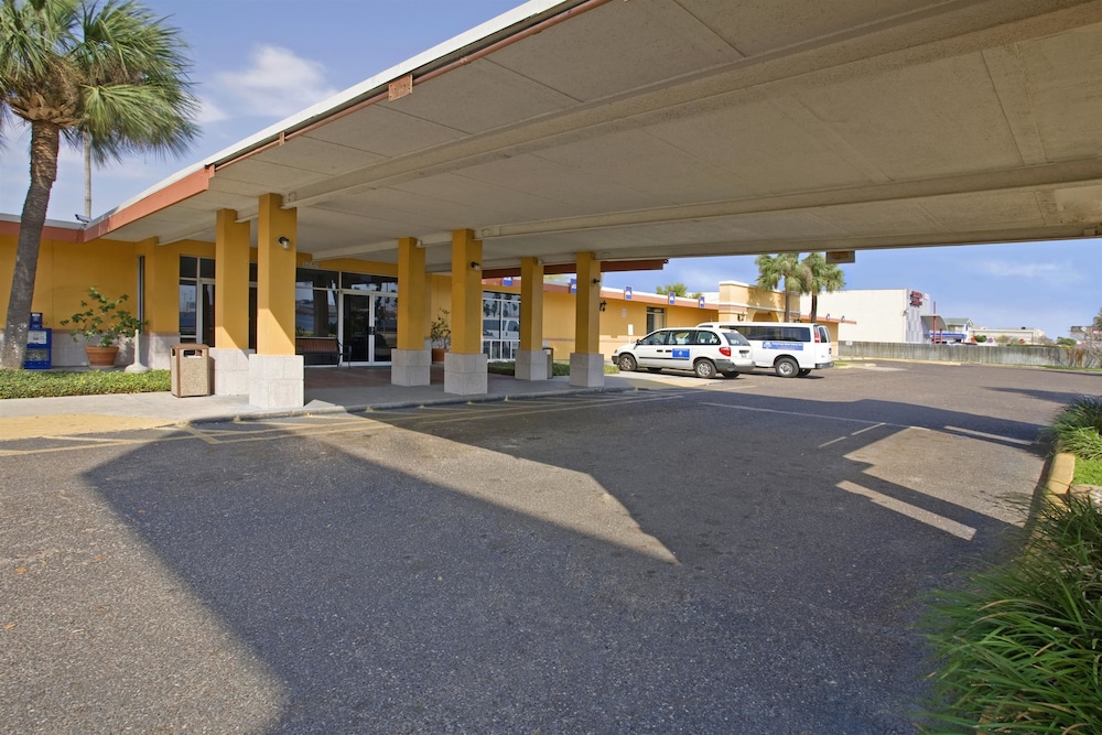 Americas Best Value Inn Laredo - photo 21