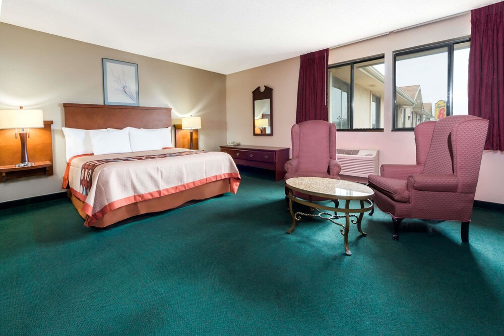 Super 8 by Wyndham Bridgeton Arpt St Louis Area - photo 10