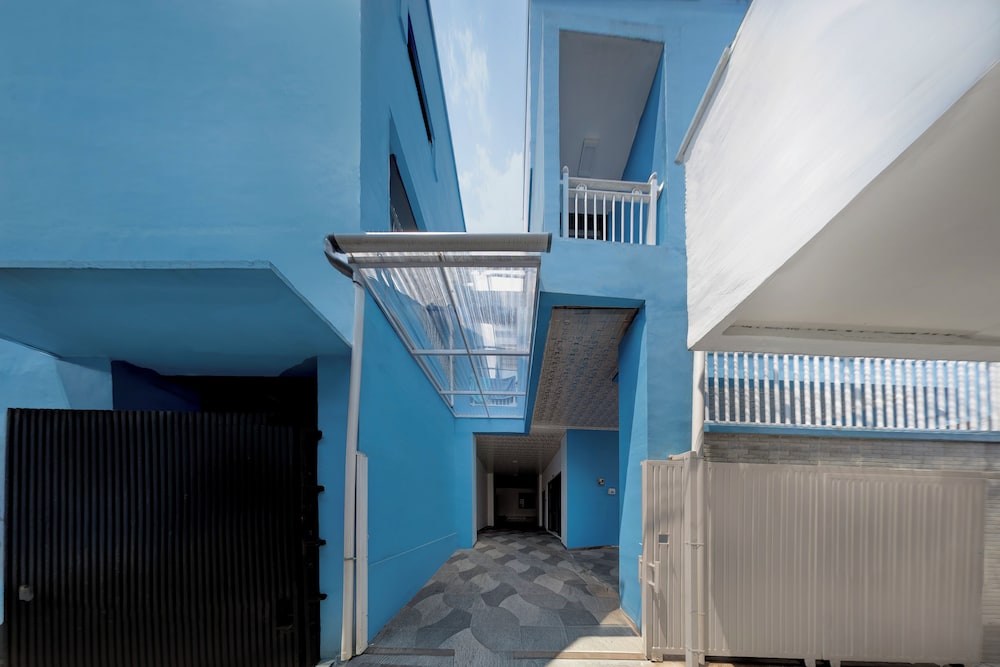 Hotel O 94843 Syariah Hj. Lilis Sukabumi in Sukabumi, Indonesia