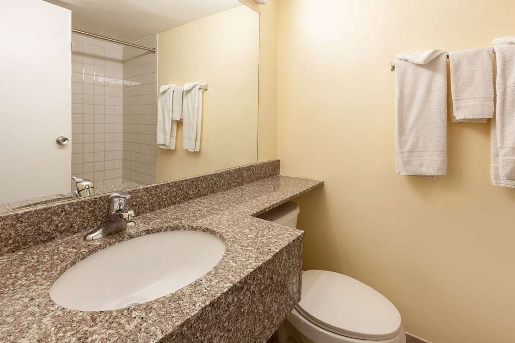 Travelodge by Wyndham Cleveland Airport - photo 15